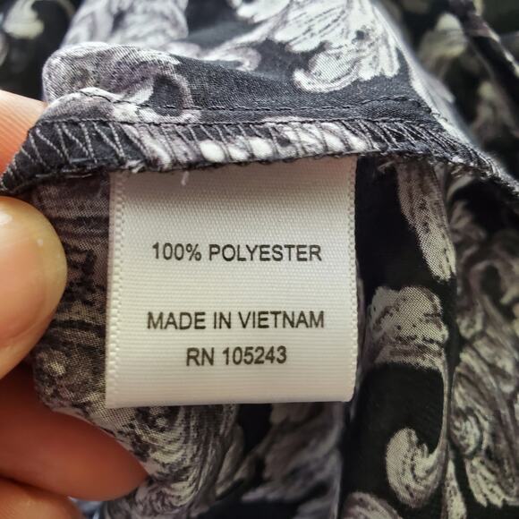 Bobeau Black & White Sheer Floral Pullover Top Size M - Picture 6 of 7